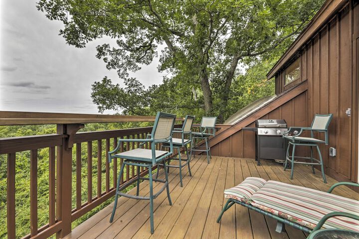 Private Guest House w / Deck + Spectacular Views!