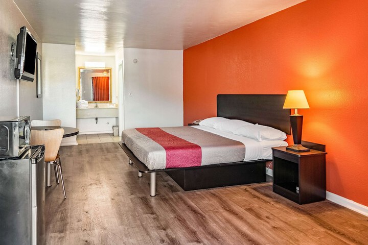 Motel 6 Portsmouth VA