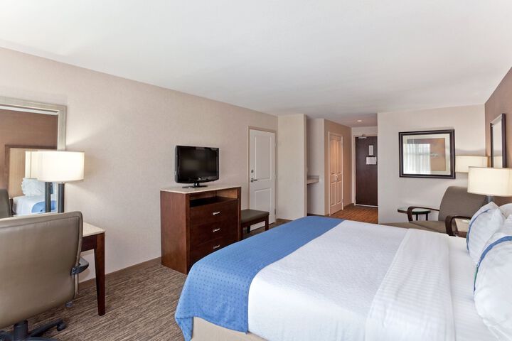 Room 10 of 34