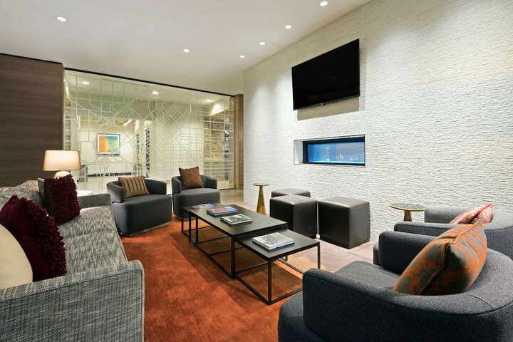 Lounge 41 of 45