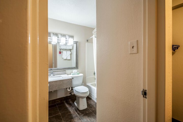 Room 12 of 26