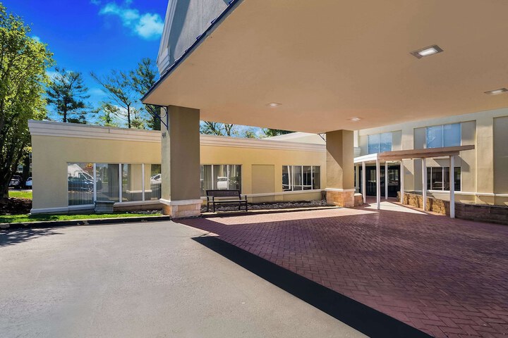 Hotel 2 of 33