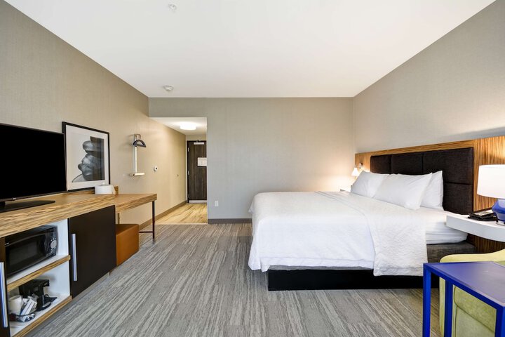 Hampton Inn & Suites Detroit / Warren