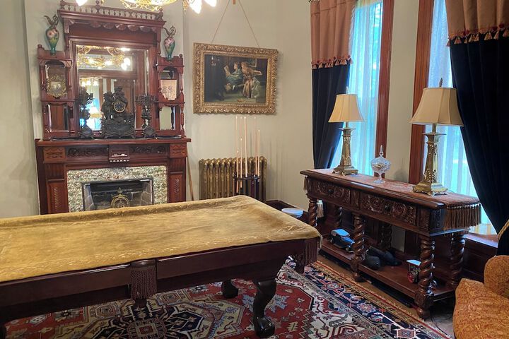 Vineyard Mansion & Carriage House Bed & Breakfast