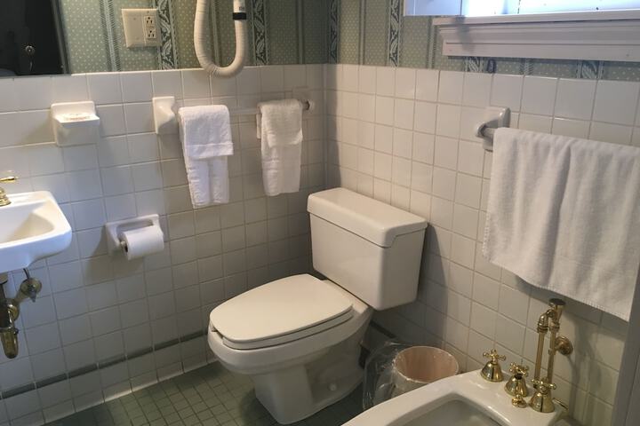 Room 9 of 33