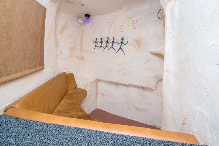 Room 113 of 153