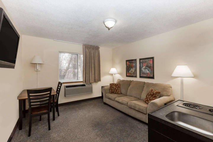 Sunset Inn & Suites