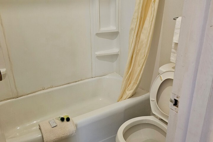 Room 18 of 38