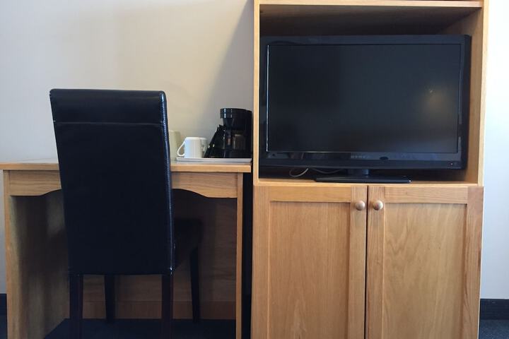 Room 13 of 28