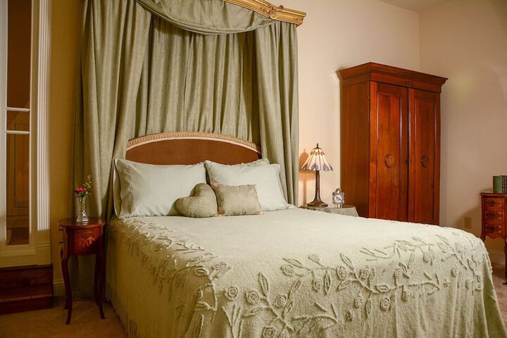 Room 27 of 42