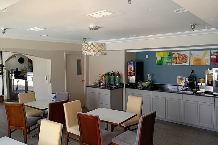 Quality Inn & Suites Decatur - Priceville I-65