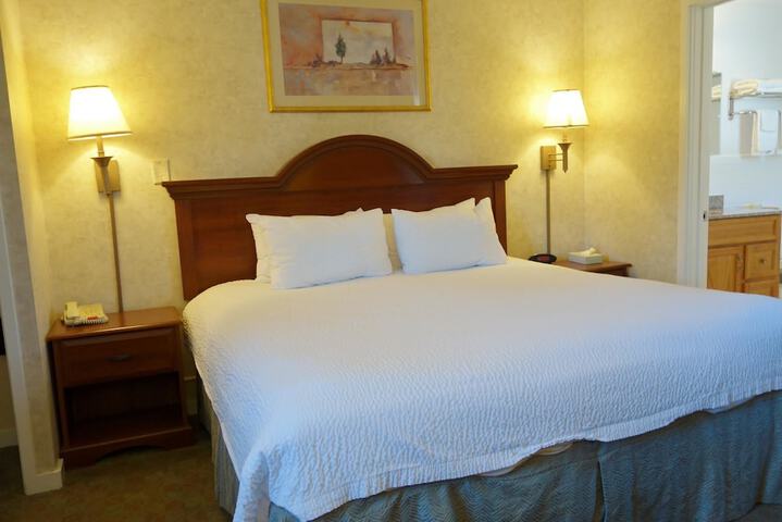 Room 8 of 11