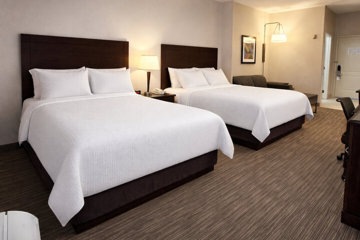 Holiday Inn Express & Suites Winner by IHG