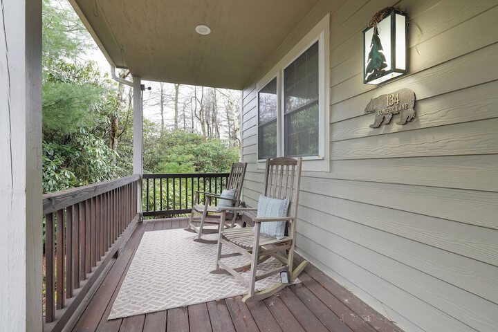 The Nest at Pinecrest by Avantstay Spacious Deck Game Room, Fire Pit