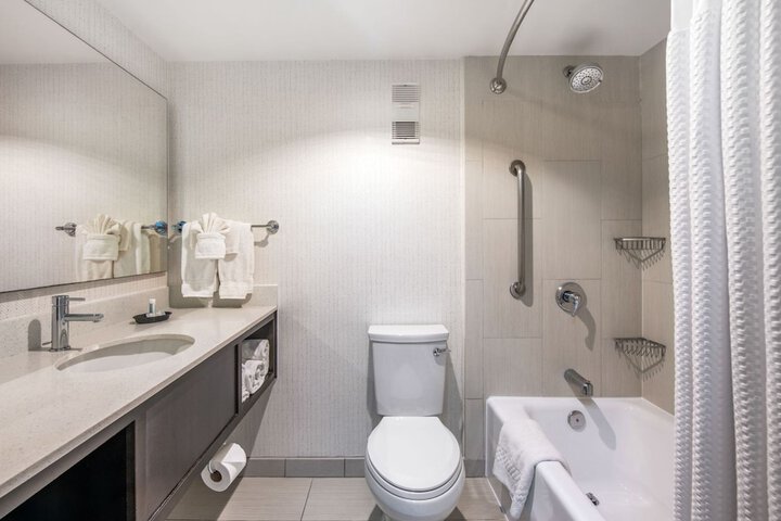 Holiday Inn Oxnard – Ventura by IHG