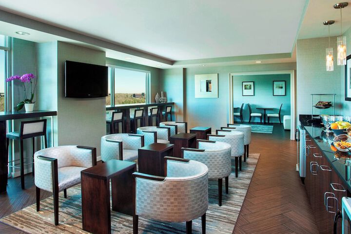 Lounge 20 of 23