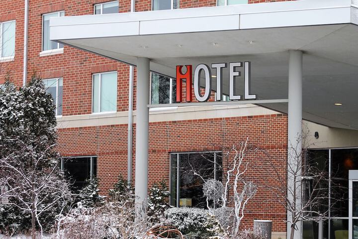 I Hotel & Illinois Conference Center