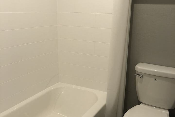 Room 6 of 8