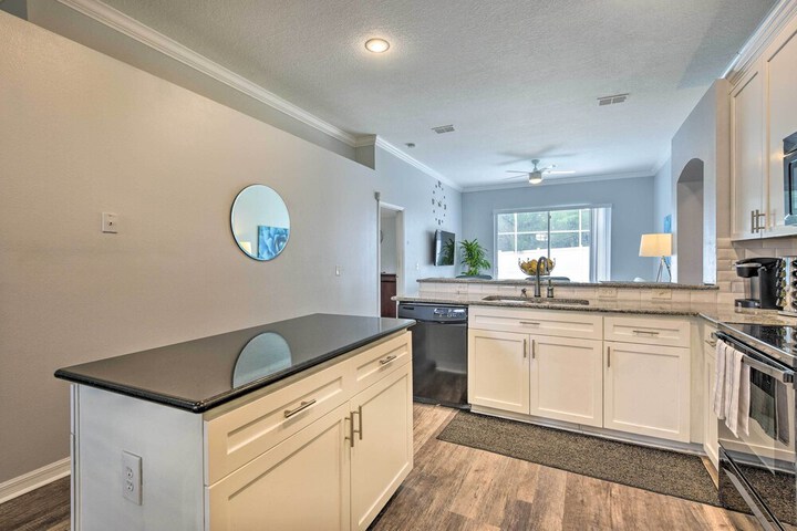Apopka Single-story Home w / Private Lanai + Pool!
