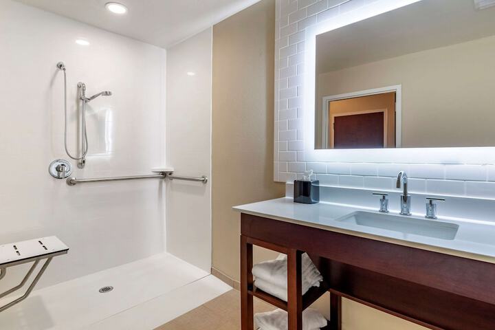 Comfort Suites Newnan