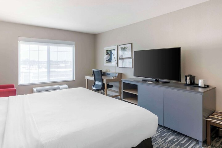 Room 28 of 46