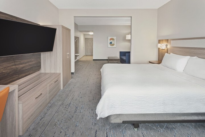 Holiday Inn Express & Suites Chicago West - OHare Arpt Area by IHG