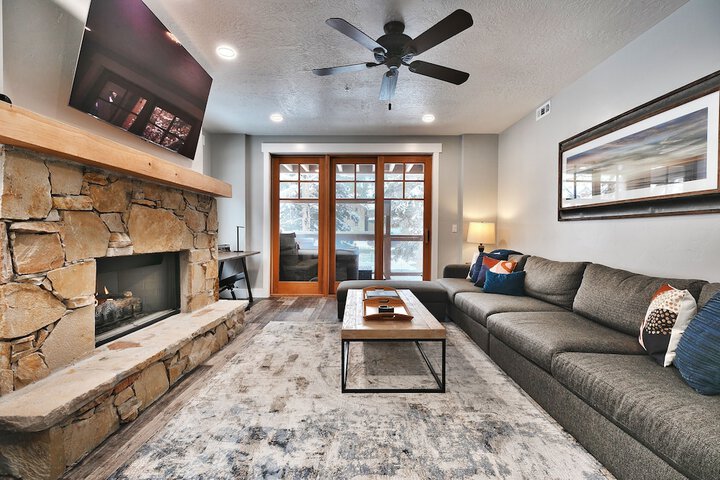 Town Pointe B101 3 Bedroom Condo by RedAwning