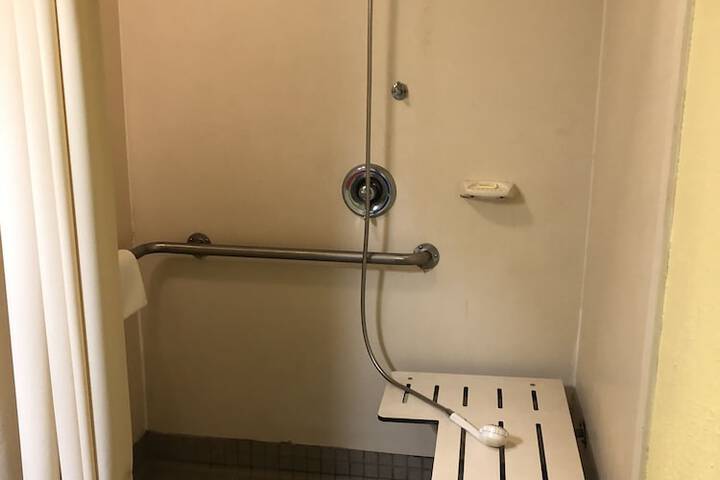 Room 19 of 34