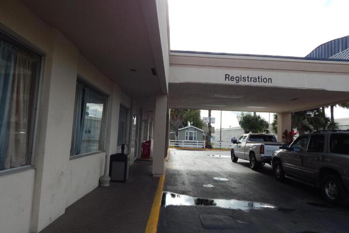 Knights Inn Plant City