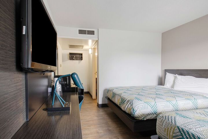 Room 26 of 32