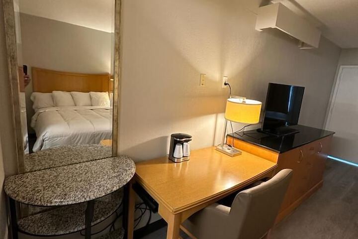 Room 14 of 17