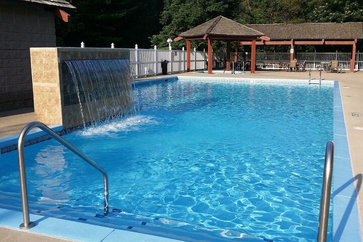 Pool 10 of 82