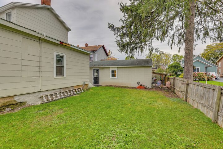 Pet-friendly Auburn Apartment w / Balcony!