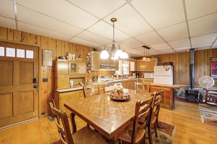 Rustic Linville Falls Cottage w / Fire Pit!