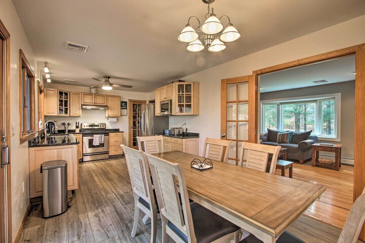 Family-friendly Woodbury Home With Yard + Deck!