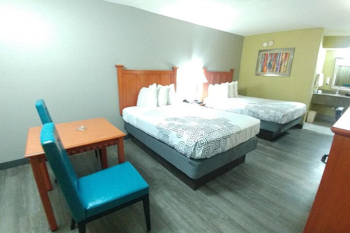 Room 11 of 32
