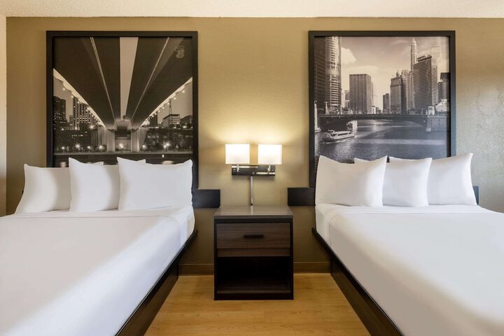 Super 8 by Wyndham Clinton