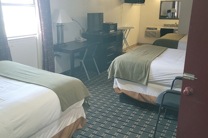 Room 9 of 32