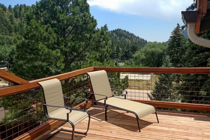 The Green Mountain Falls Lodge