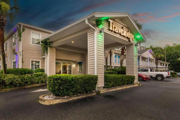 Travelodge Suites by Wyndham MacClenny