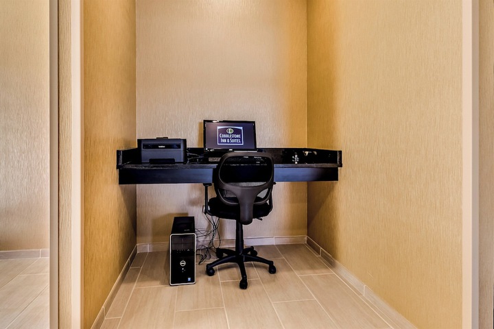 Cobblestone Inn & Suites - Waverly