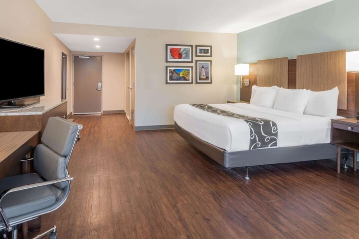 La Quinta Inn & Suites by Wyndham Aberdeen-APG