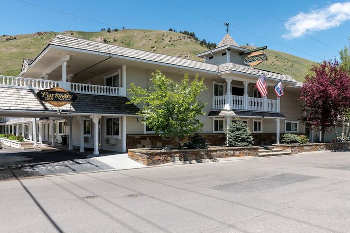 Hotel 4 of 59