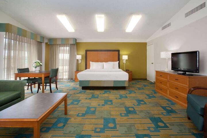 LA QUINTA INN BY WYNDHAM DENVER CENTRAL
