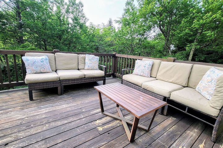 The Nest at Pinecrest by Avantstay Spacious Deck Game Room, Fire Pit