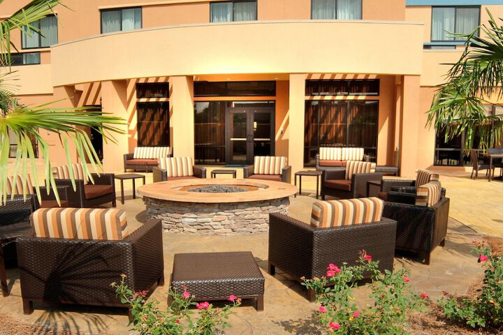 Courtyard by Marriott Jackson Airport / Pearl