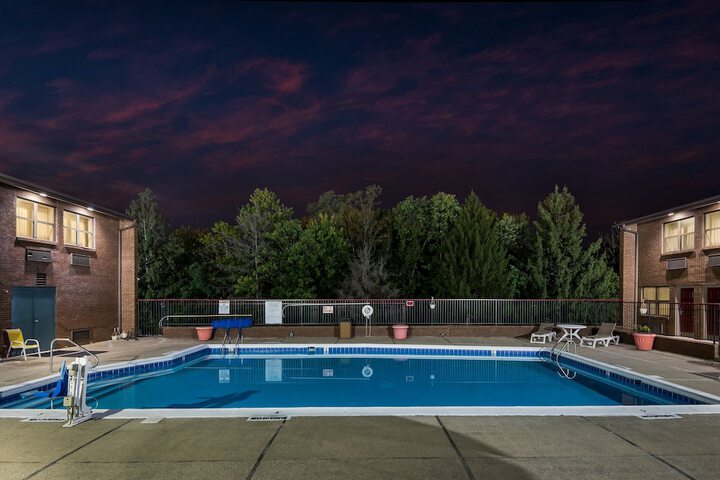 Pool 10 of 41