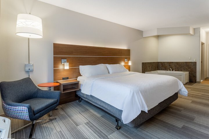 Holiday Inn Express Hotel & Suites Burlington by IHG
