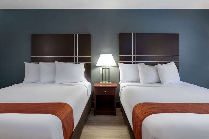 Room 21 of 40