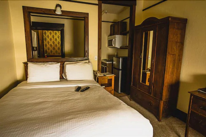 Room 48 of 92